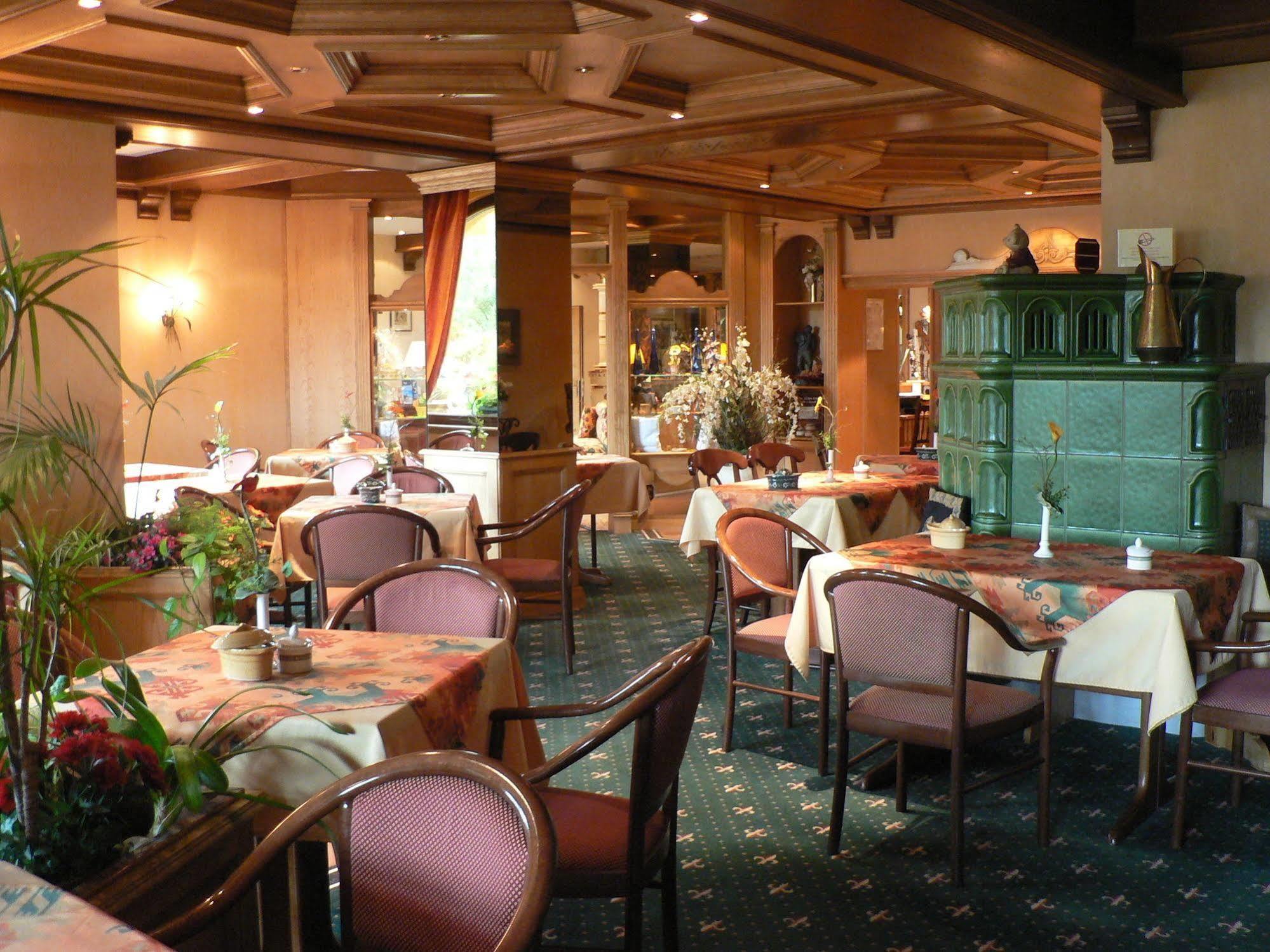 Hotel Le Mandelberg Mittelwihr Bagian luar foto