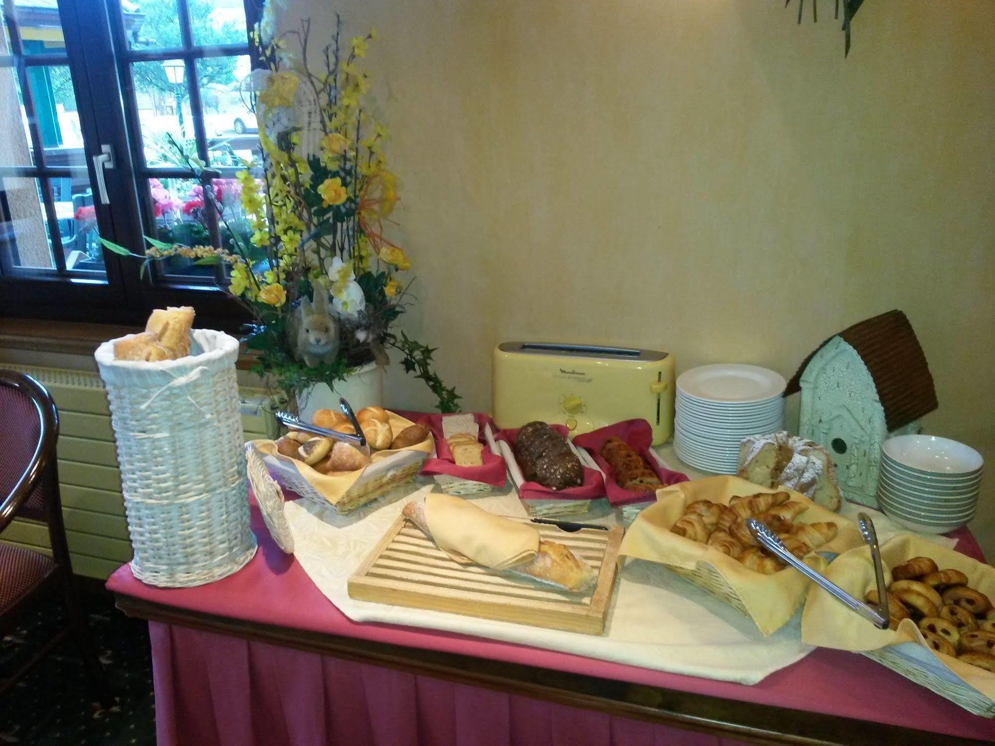 Hotel Le Mandelberg Mittelwihr Bagian luar foto