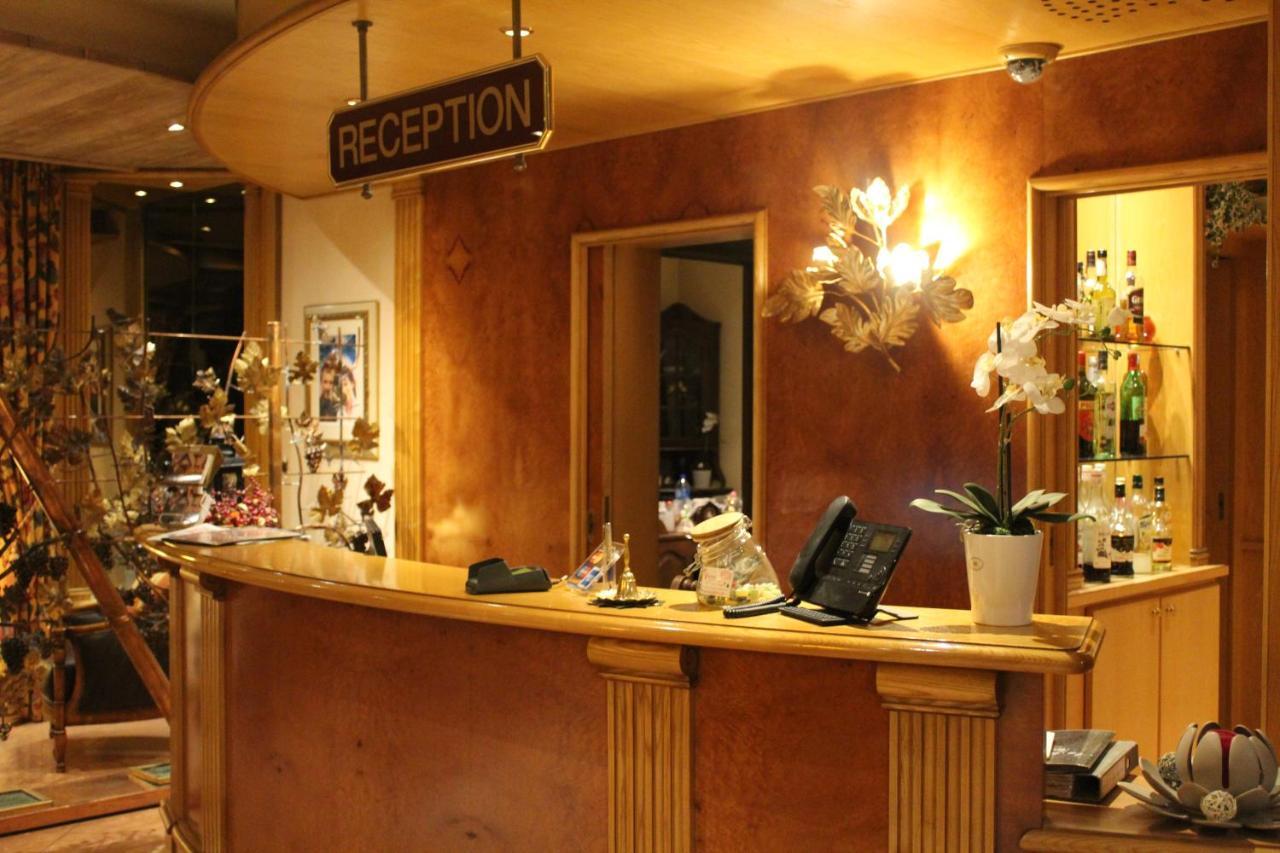 Hotel Le Mandelberg Mittelwihr Bagian luar foto