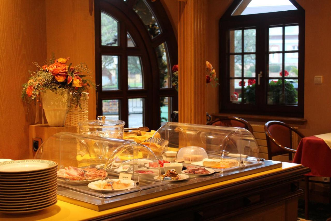 Hotel Le Mandelberg Mittelwihr Bagian luar foto