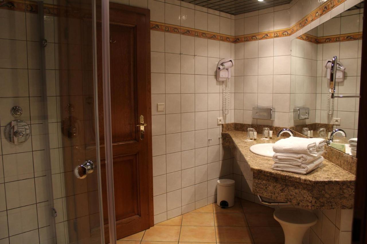 Hotel Le Mandelberg Mittelwihr Bagian luar foto